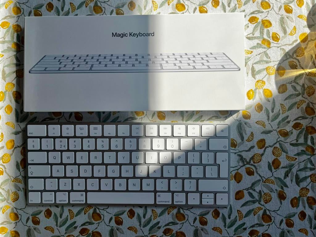 Apple Magic Keyboard A1644, Ophalen of Verzenden, Qwerty, Zo goed als nieuw, Draadloos