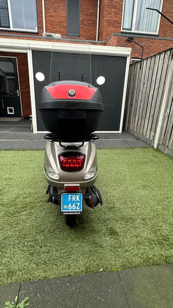 Scooter topkoffer (topcase) 26L, Ophalen, Zo goed als nieuw, Koffer