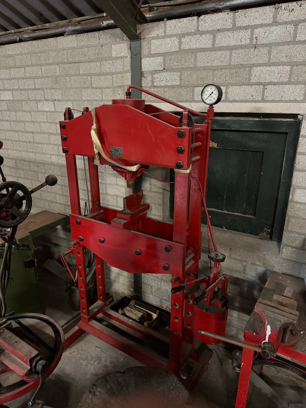Robuuste Hydraulische Pers (60T)- Gebr. Larkens Bierum (GR), Ophalen of Verzenden, Gebruikt