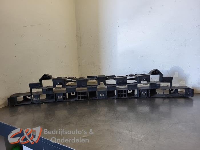 Bumperframe voor van een Opel Vivaro, Gebruikt, -, -, Opel