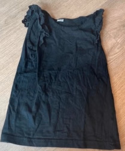 Zwart T-shirt met kanten mouwtjes - Maat 122/128, Zeeman, Meisje, Ophalen of Verzenden, Zo goed als nieuw