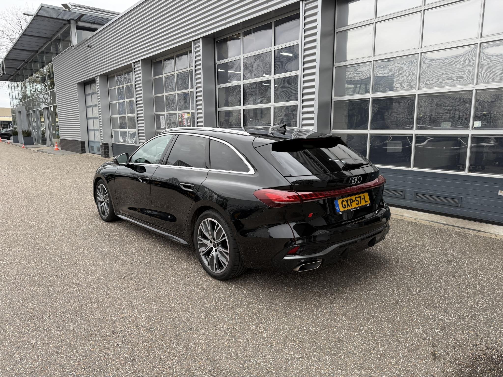 Audi A5 Avant 2.0 TFSI S edition 204 PK l Apple Carplay / An, 12 maanden, 15 km/l, 4 cilinders, Zwart