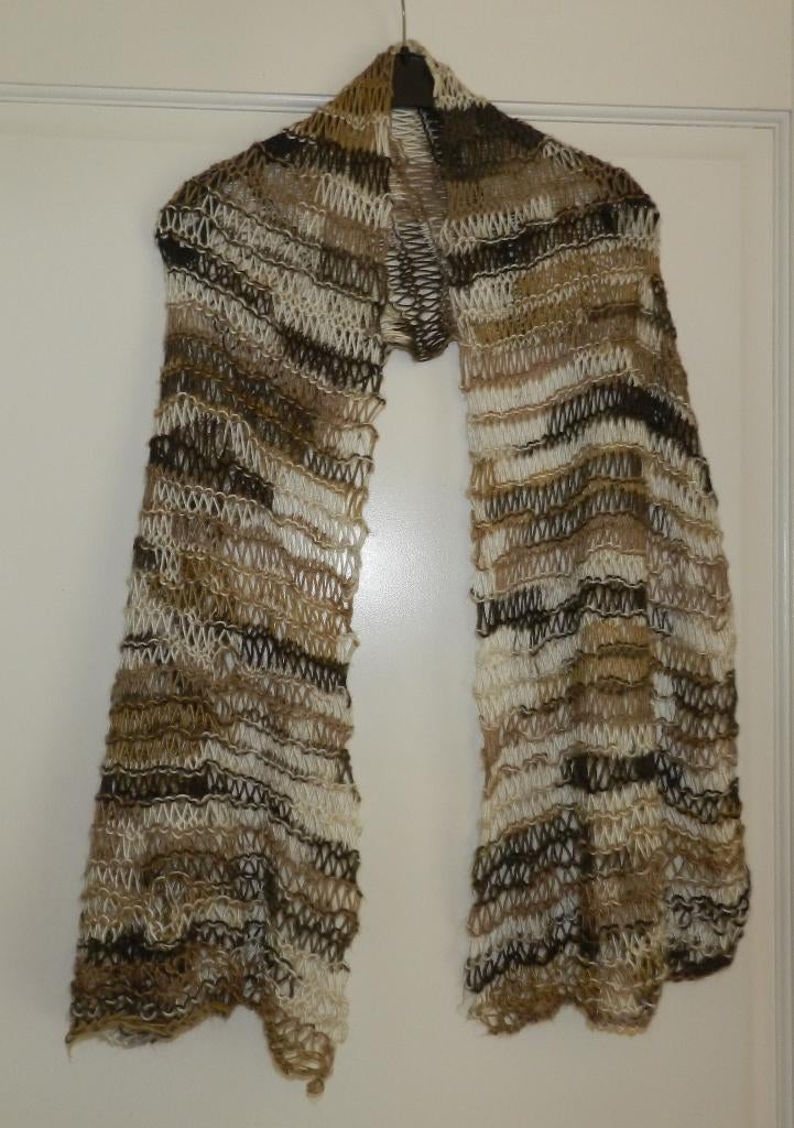 Handgebreide sjaal in bruin/beige tinten. Nieuw!, Kleding | Dames, Mutsen, Sjaals en Handschoenen, Verzenden, Nieuw, Maat 46/48 (XL) of groter