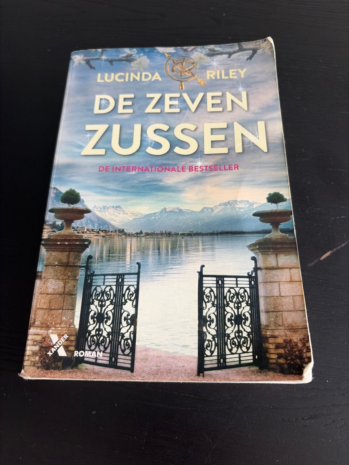 De Zeven Zussen - Lucinda Riley (Internationale Bestseller), Boeken, Ophalen of Verzenden, Gelezen, Nederland