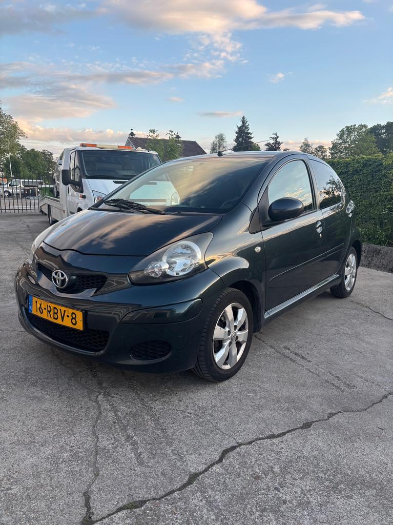 Toyota Aygo 1.0-12V Aspiration Green Navigator, Auto's, Voorwielaandrijving, Euro 5, Gebruikt, Zwart