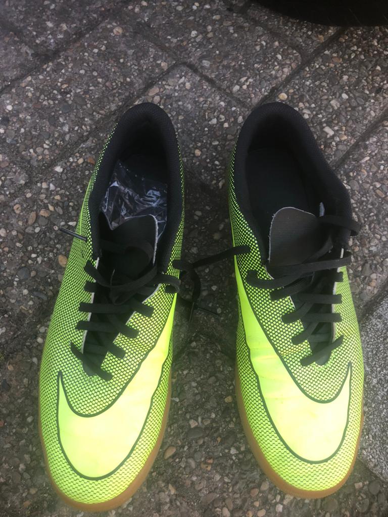 Zaalvoetbal schoenen 45, Maat XS of kleiner, Ophalen of Verzenden, Zo goed als nieuw, Schoenen