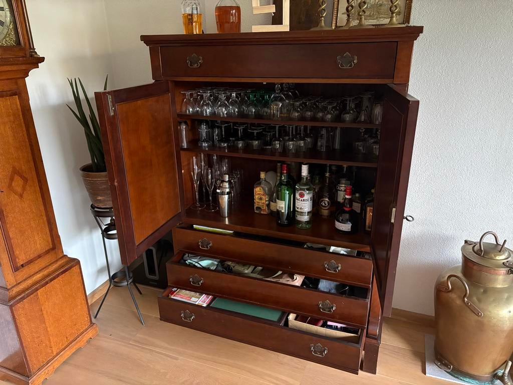 Klassieke kersenhouten kast met lades massief hout, Ophalen