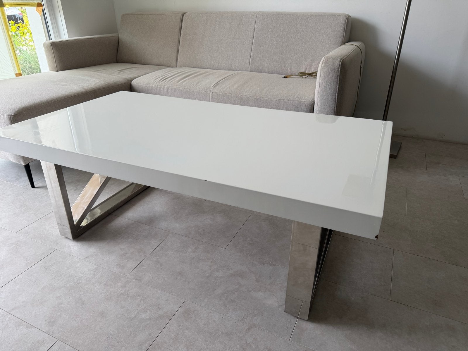 Moderne salontafel wit hoogglans met lichte lakschade, Huis en Inrichting, Tafels | Salontafels, Ophalen, Gebruikt, 100 tot 150 cm