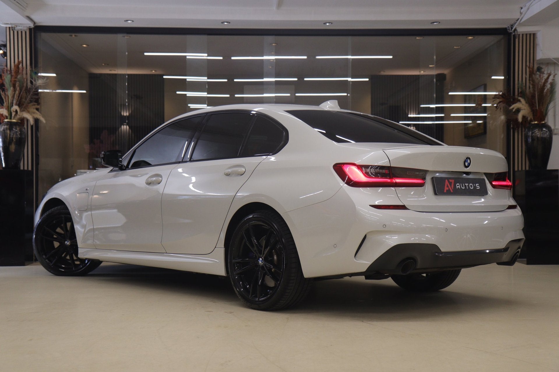 BMW 3-serie 330e High Executive M Sport /PANO/SFEER/CARPLAY/, Auto's, 1998 cc, Achterwielaandrijving, Gebruikt, Euro 6