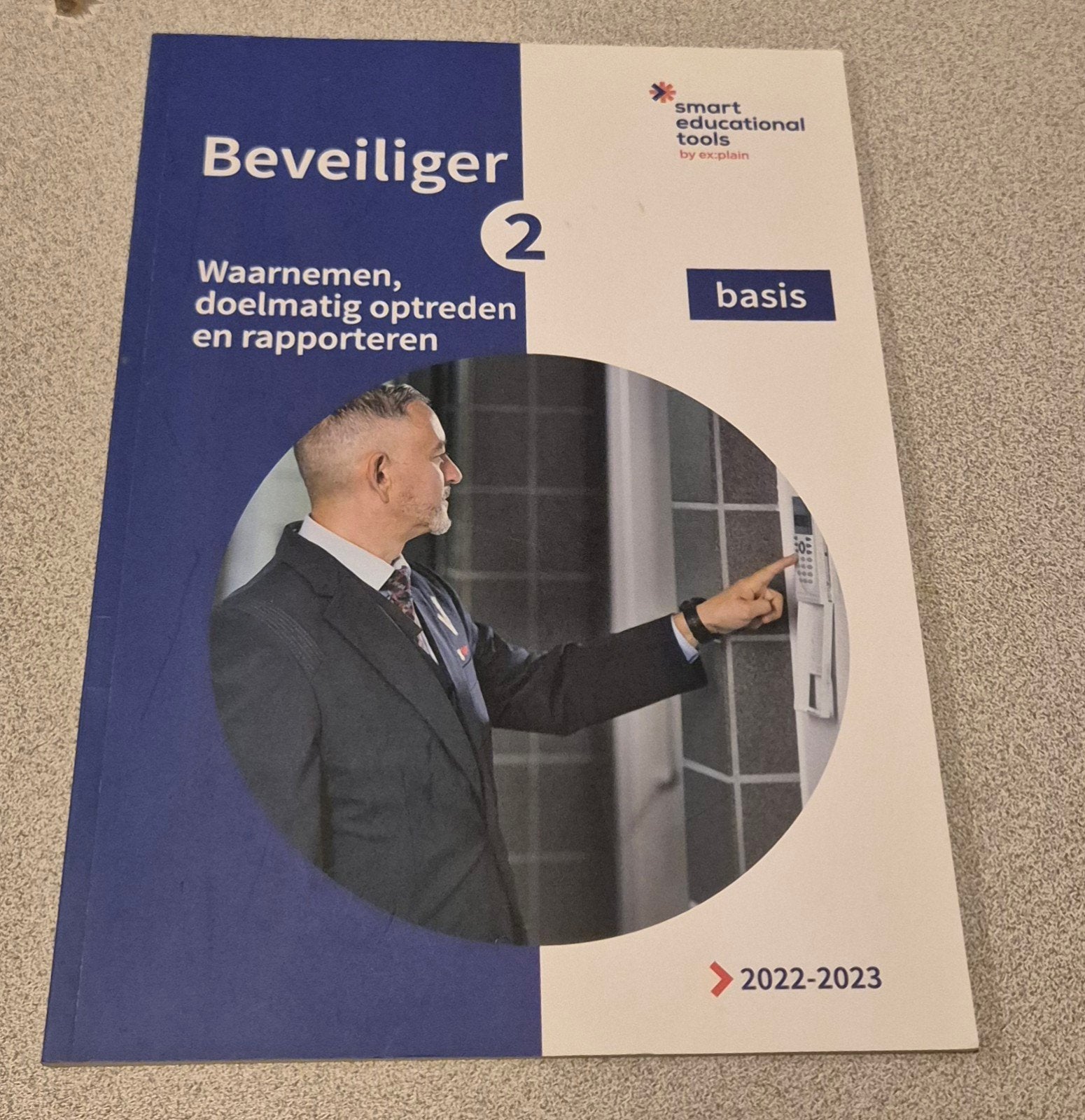 Beveiliger 2: Waarnemen, doelmatig optreden en rapporteren, Ophalen of Verzenden, Zo goed als nieuw, MBO, Stephan Kapma