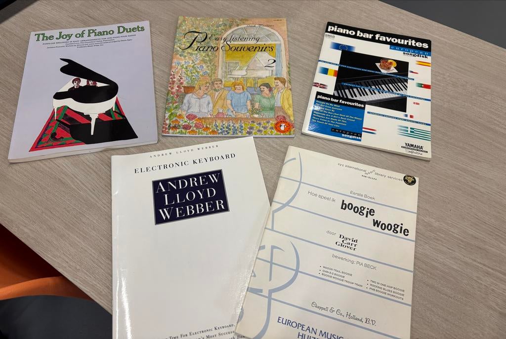 Diverse bladmuziek: piano, keyboard, zang - 8 boeken, Ophalen, Gebruikt, Thema, Piano