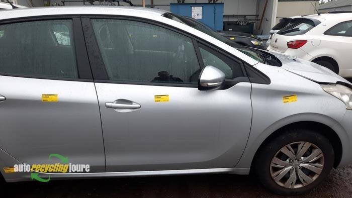 Portier 4Deurs rechts-voor van een Peugeot 208 (EZR), Gebruikt, -, Deur, -