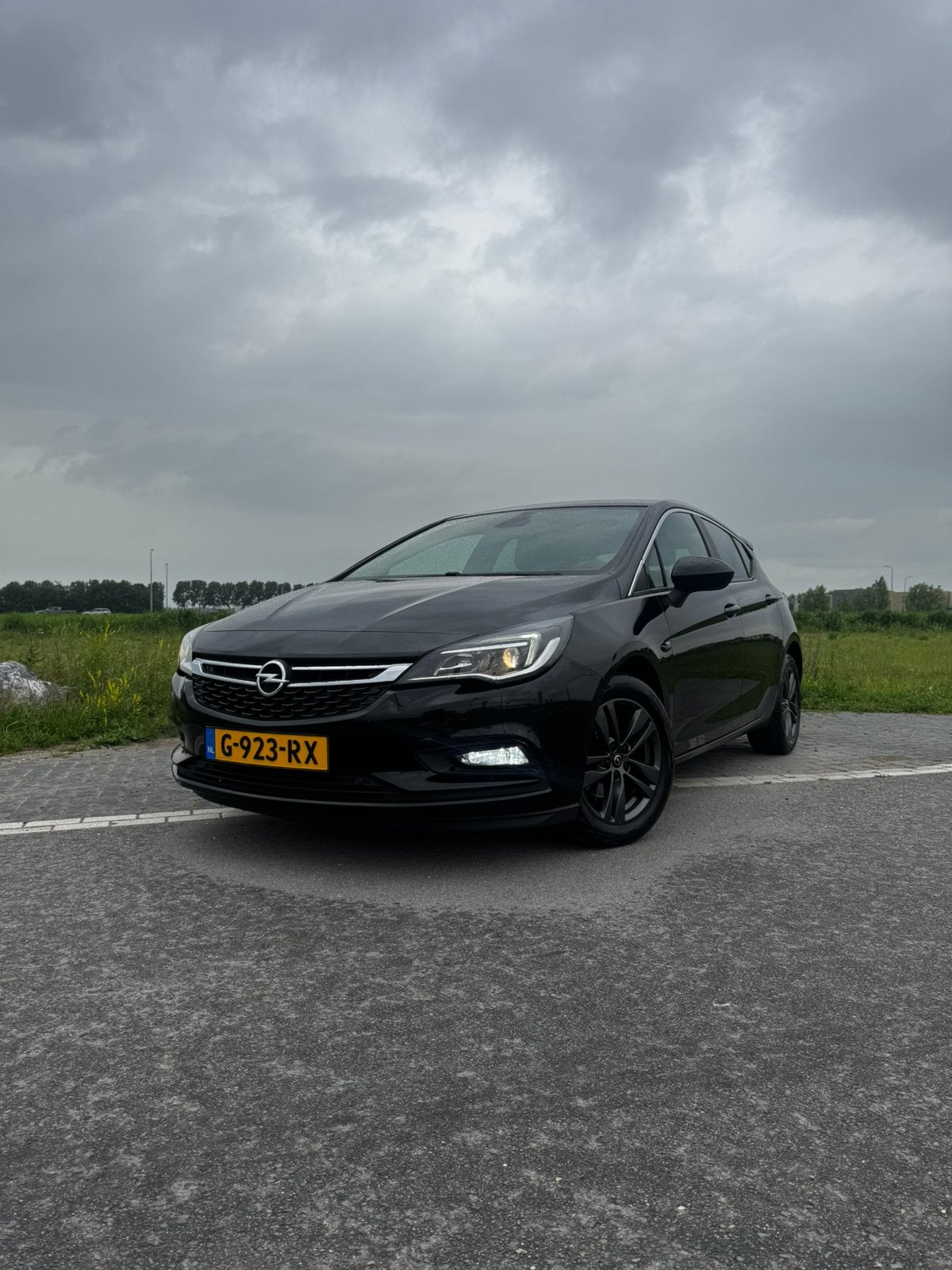 Opel Astra 1.0 Turbo 120 jaar edition 2019 Zwart, Auto's, Voorwielaandrijving, Lichtsensor, 4 cilinders, 610 kg