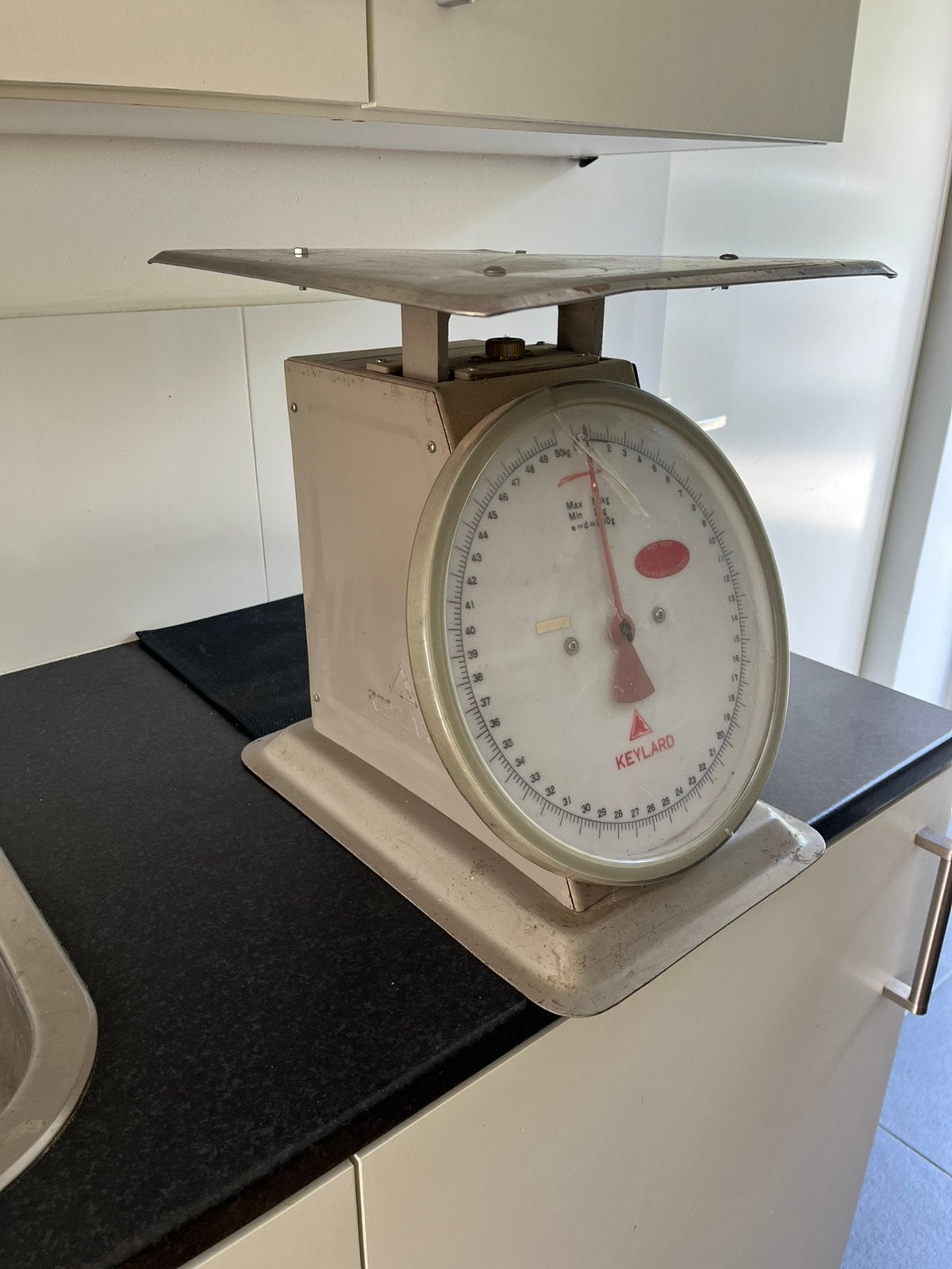 Vintage Keylard Winkelweegschaal - Max 50kg, Witgoed en Apparatuur, Weegschalen, Ophalen, Gebruikt, Winkelweegschaal, Analoog