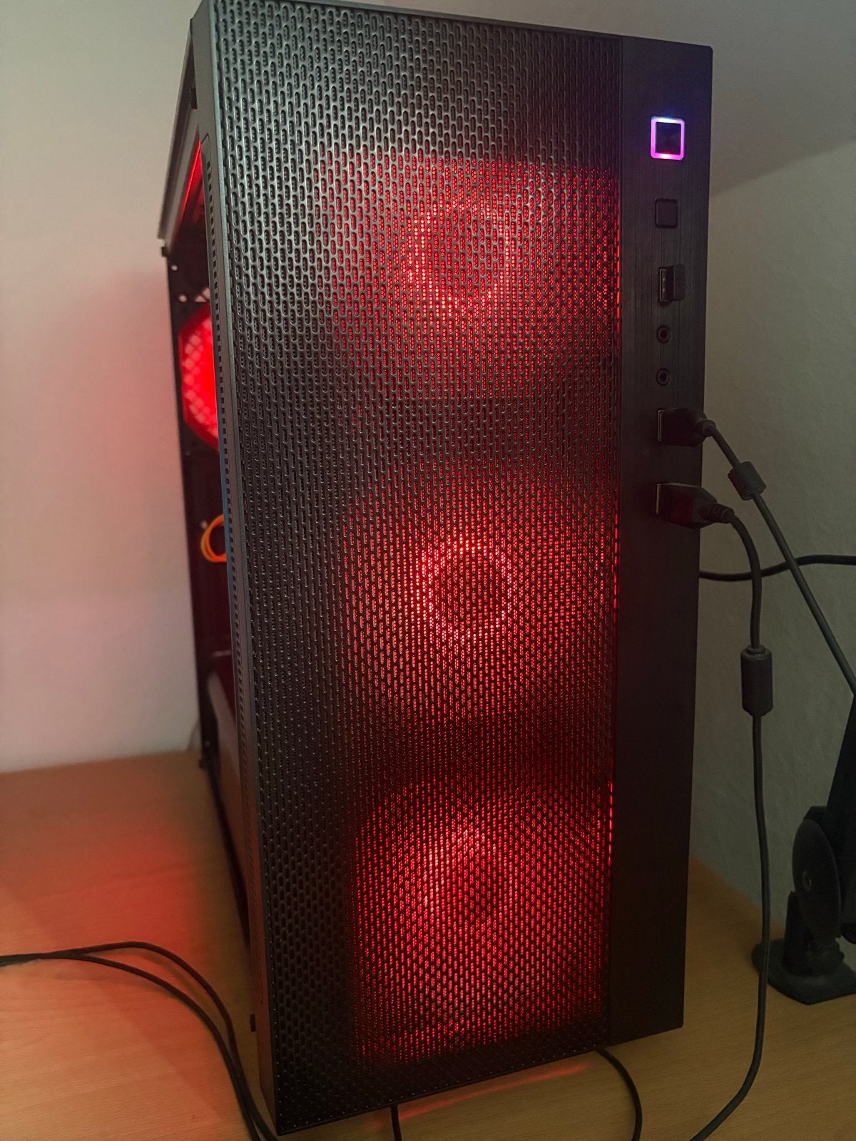 Foto 4 van Gaming PC RTX 3070 | i7-10700F | 32GB RAM | 1TB SSD