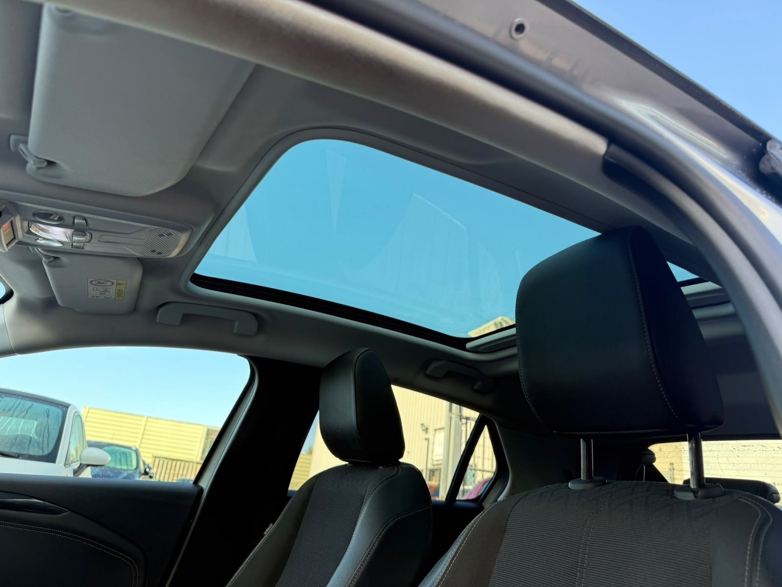Opel Corsa 1.2 Sport Sky, Panorama, Navigatie Dealer auto, S, Voorwielaandrijving, Dealer onderhouden, Gebruikt, Leder en Stof