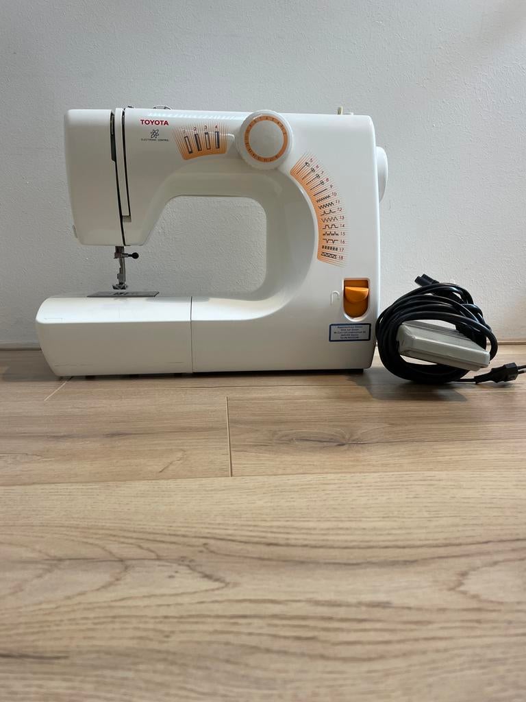Toyota naaimachine RS2000, Ophalen, Gebruikt, Naaimachine, Overige merken
