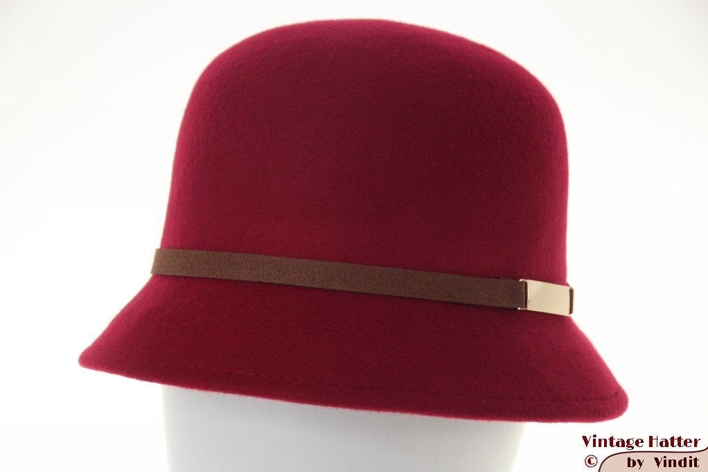 Dames dophoed Hawkins bordeaux vilt met gespje opzij 54-57, Hoed, Hawkins, Nieuw, One size fits all