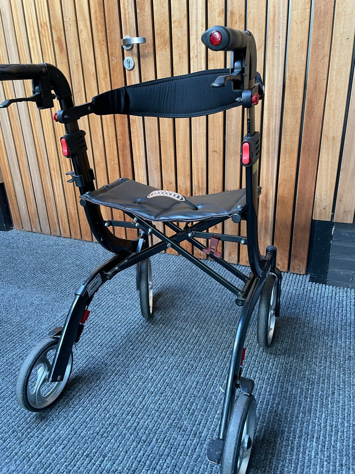Rollator Nitro Drive kleur zwart., Ophalen, Opvouwbaar, Zo goed als nieuw
