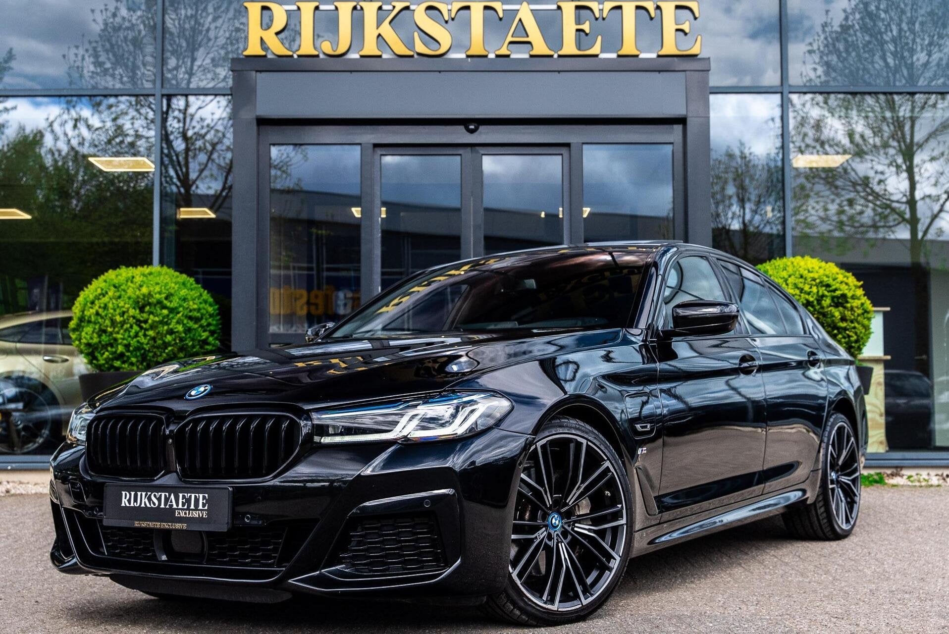 BMW 5-serie 545e xDrive M-SPORT|PANO|360°|H&K|ACC|20'', Automaat, Gebruikt, 394 pk, 2000 kg