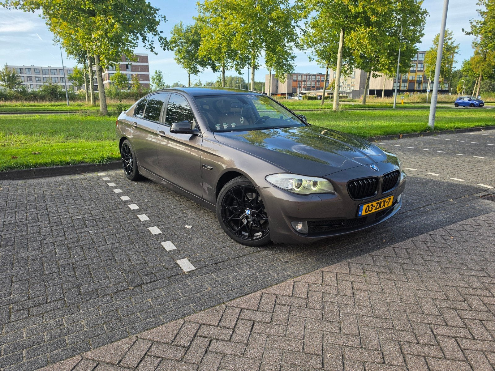 BMW 520i F10 184PK Automaat |NAP | Ketting vervangen | Bruin, Auto's, Achterwielaandrijving, 4 cilinders, Origineel Nederlands