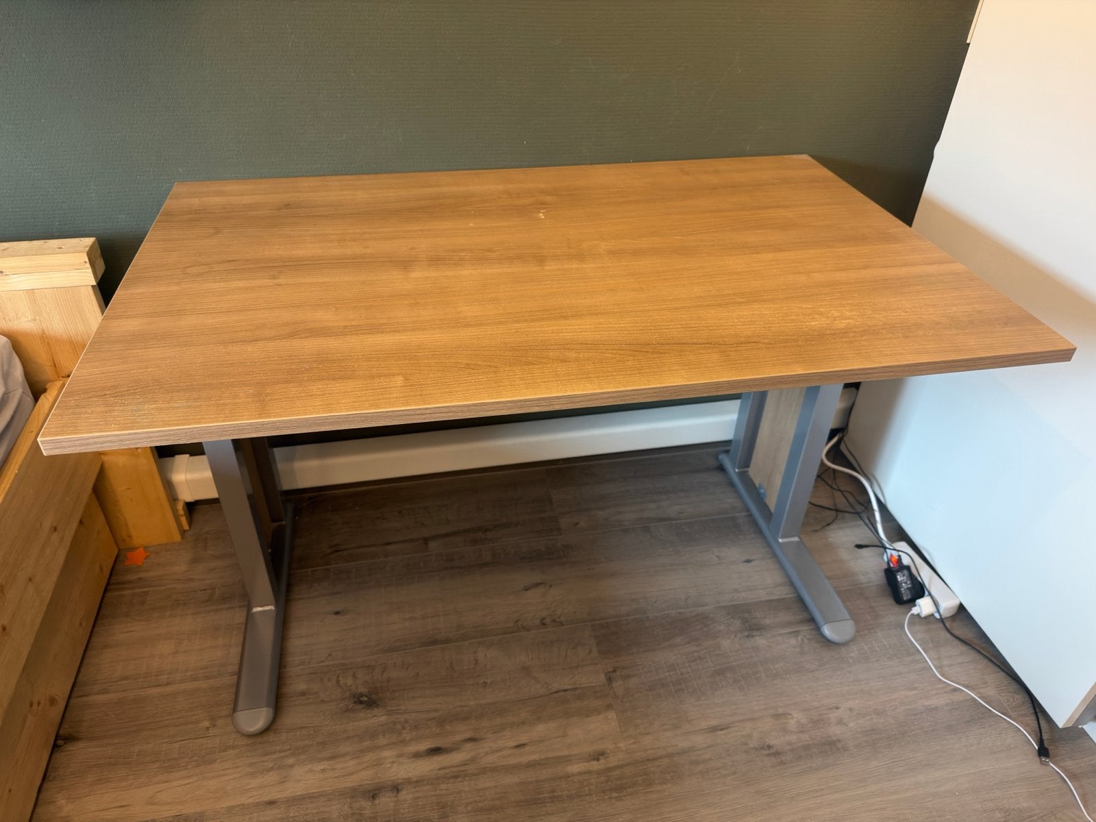 Bureau met houtlook blad en metalen onderstel, Ophalen, Overige typen, Gebruikt, 120 cm