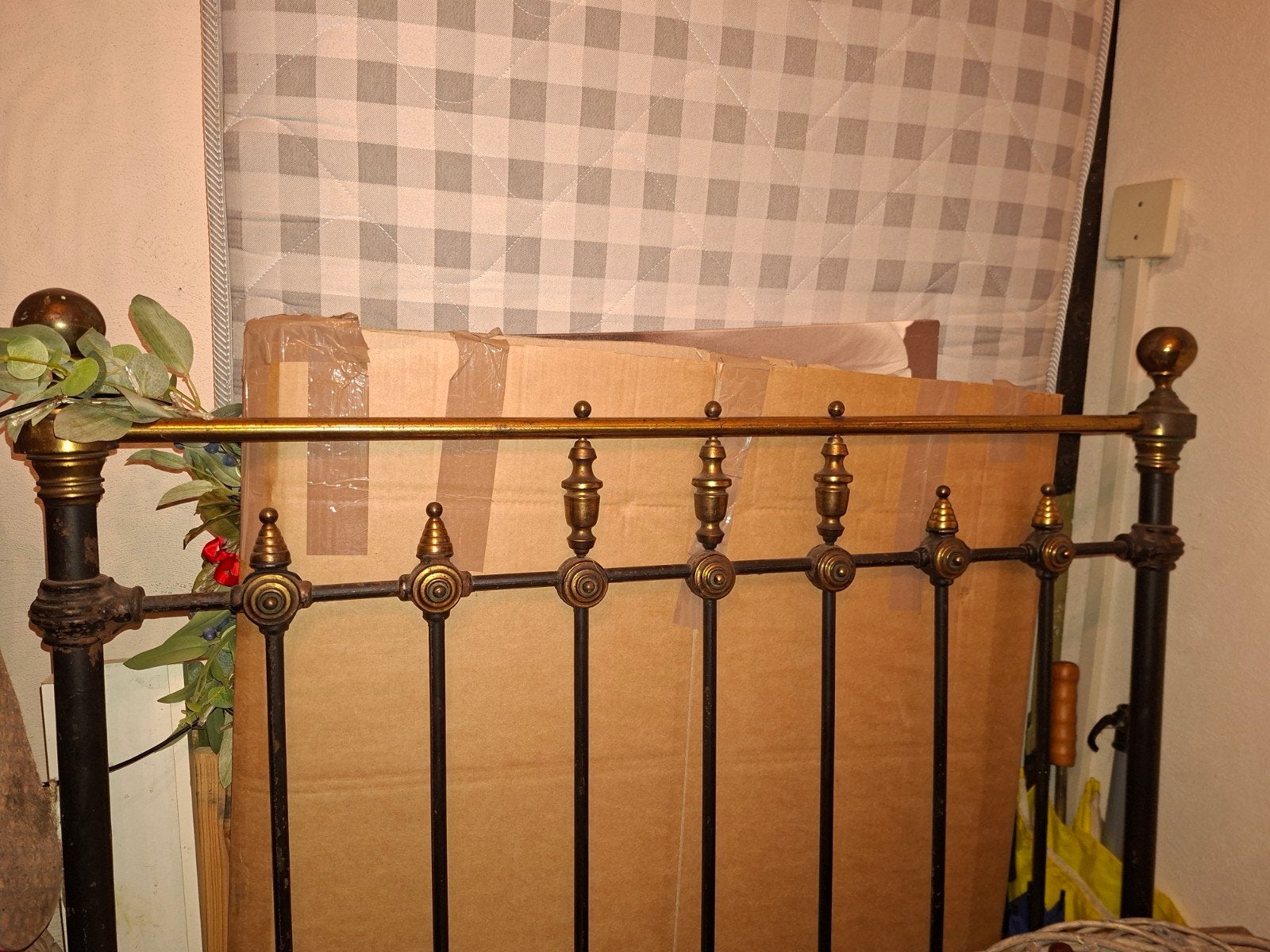 Antiek IJzeren Bed 150x210cm met Koperen Details, Ophalen