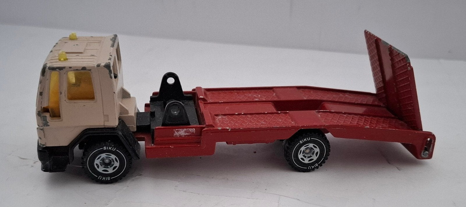 2520 Ford Cargo afsleeptruck, Hobby en Vrije tijd, Modelauto's | 1:50, Ophalen of Verzenden, Bus of Vrachtwagen, SIKU