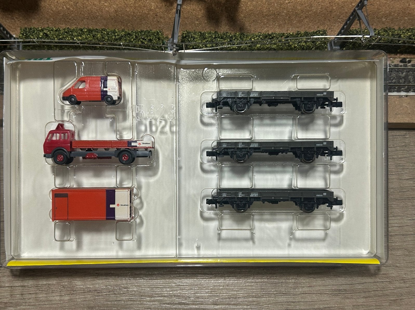 Trix Minitrix 15626 - Goederenwagon set met voertuigen, Overige merken, Gelijkstroom, Wagon, Ophalen of Verzenden