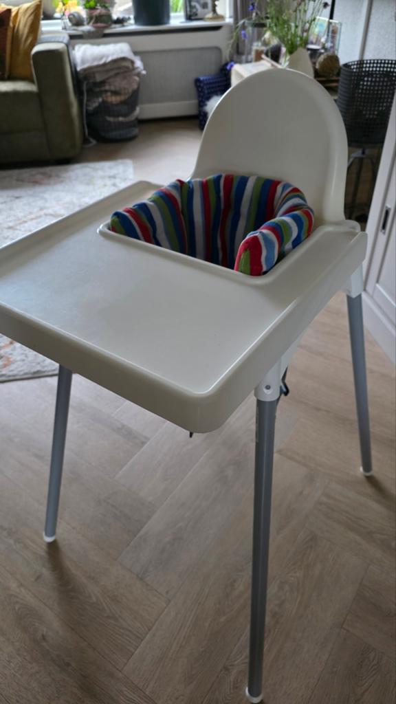 Ikea kinderstoel, Kinderen en Baby's, Kinderstoelen, Ophalen of Verzenden, Zo goed als nieuw, Overige typen, Stoelverkleiner