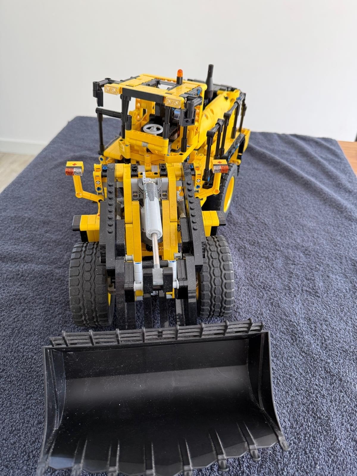Lego Technic 42030 Volvo L350F Wiellader (Zo goed als nieuw), Ophalen of Verzenden, Zo goed als nieuw