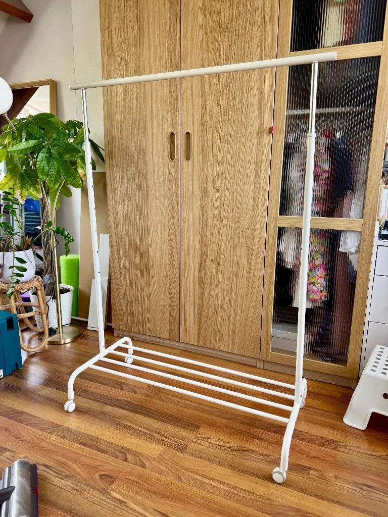 IKEA Rigga Clothing Rack, Ophalen, Met wielen