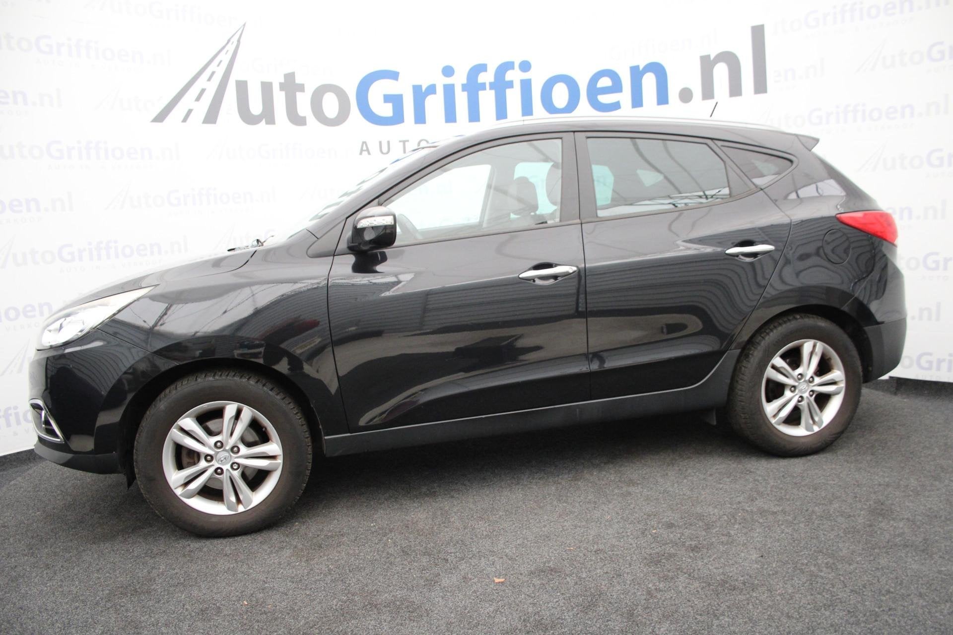 Hyundai ix35 2.0i Style nette SUV met trekhaak met nieuwe AP, Auto's, Gebruikt, Zwart, 4 cilinders, Leder en Stof