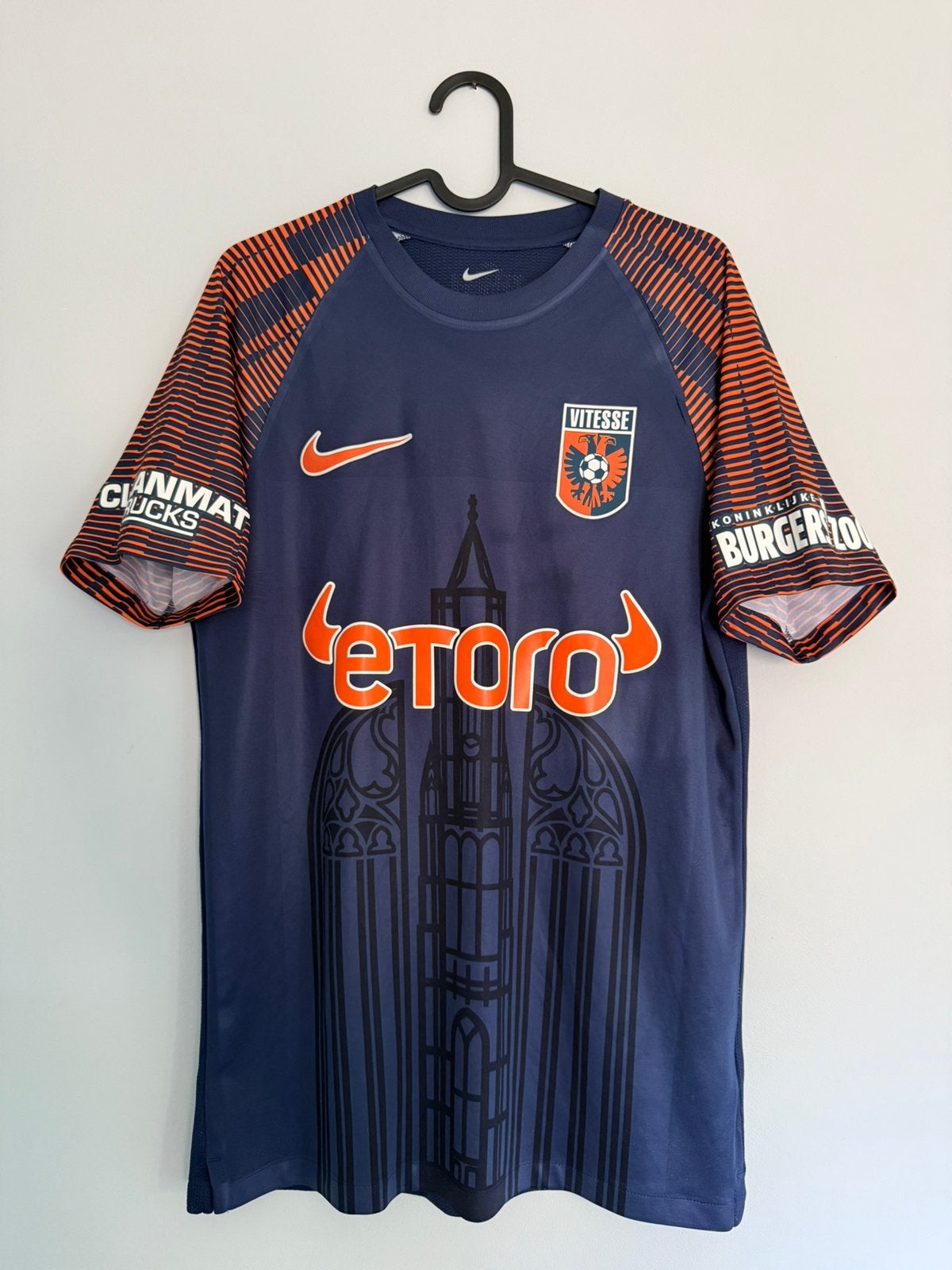 Vitesse uitshirt 2022/2023, Verzamelen, Sportartikelen en Voetbal, Ophalen of Verzenden, Zo goed als nieuw, Vitesse, Shirt