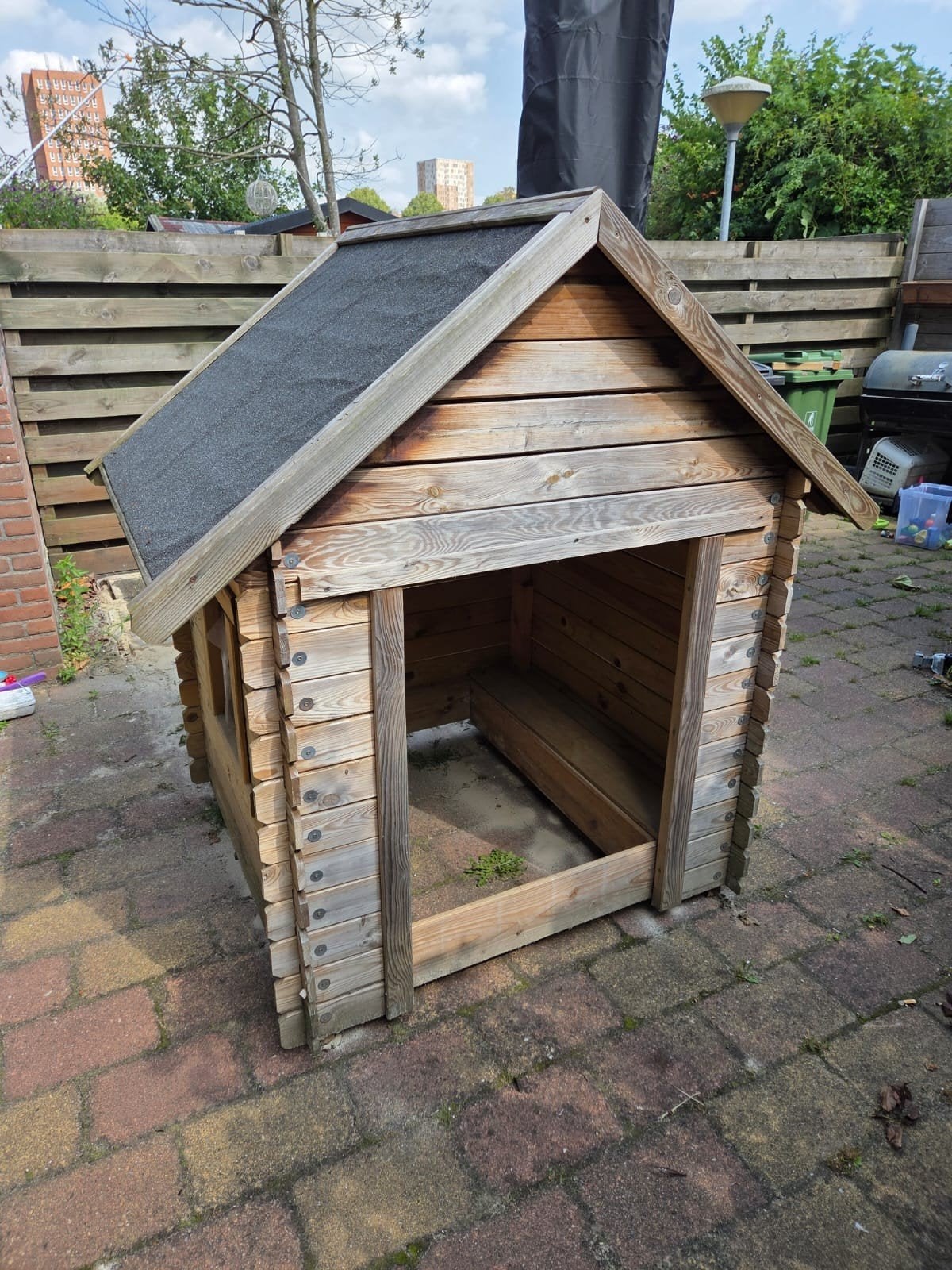 Houten speelhuisje / zandbak (dakleer te vernieuwen), Ophalen