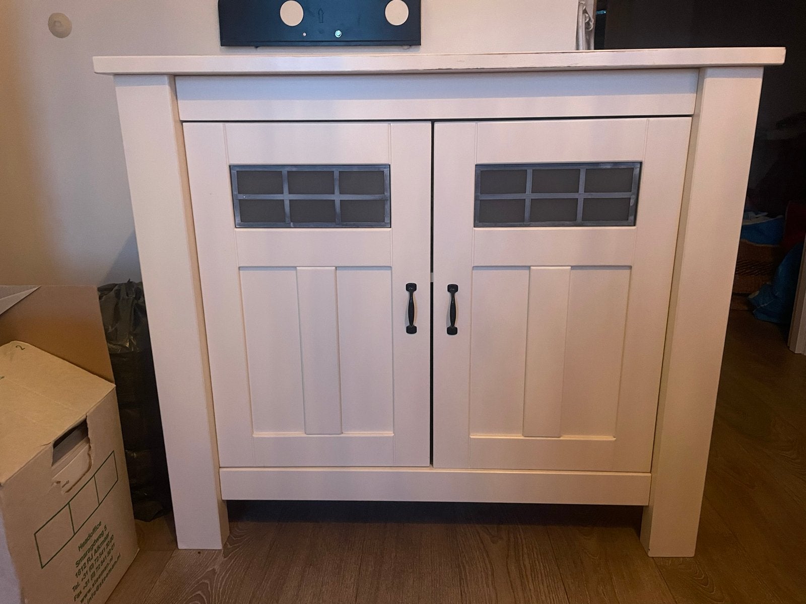 Wit kastje/commode met schattige deurtjes, Ophalen of Verzenden, Gebruikt