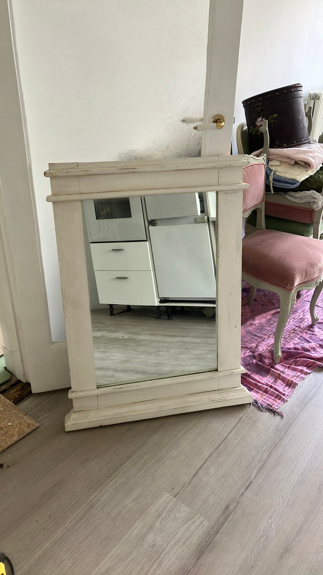 Spiegel met wit houten frame, Ophalen, Zo goed als nieuw, Rechthoekig