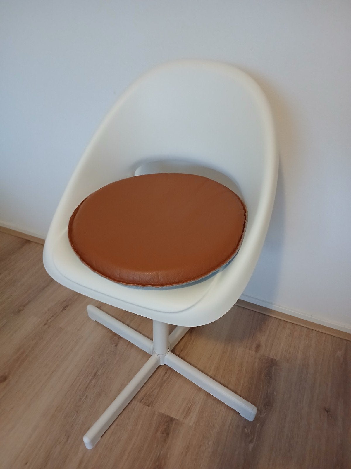 Kinder bureau stoel, LOBERGET, SIBBEN, Ikea wit met kussen., Ophalen, Zo goed als nieuw, Wit, IKEA