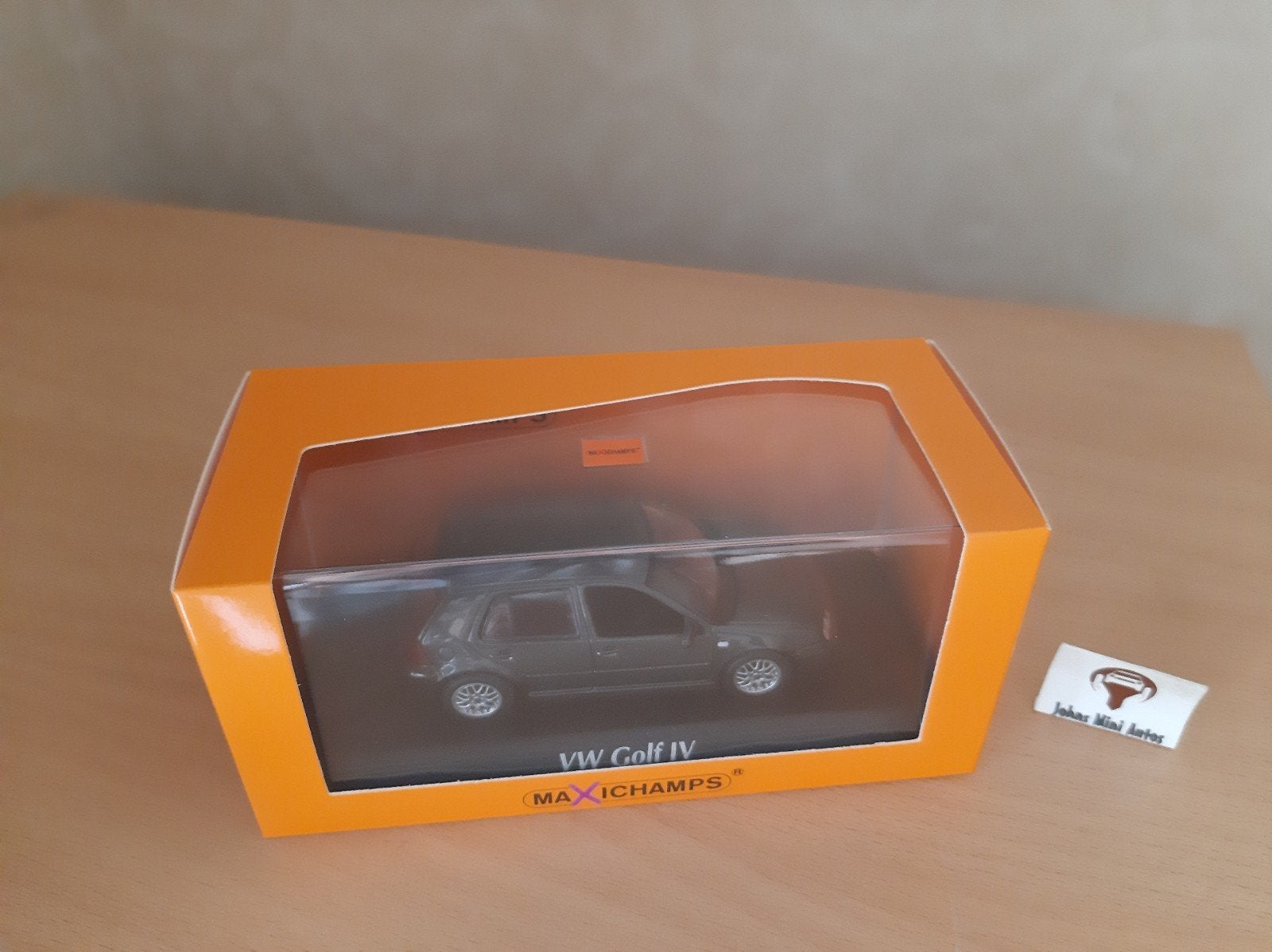 Volkswagen Golf IV 1999 Grijs Metallic van Maxichamps 1:43, Hobby en Vrije tijd, Modelauto's | 1:43, Overige merken, Auto, Nieuw