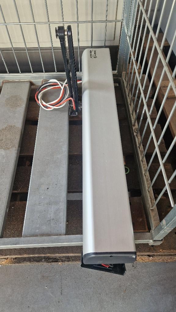Elektrische deurdranger Assa Abloy ( 111 ), Doe-het-zelf en Verbouw, Hang- en Sluitwerk, Gebruikt, Overige typen, IJzer, Ophalen