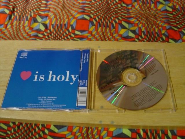cd single Kim Wilde met de hit Love is Holy, Ophalen of Verzenden, Zo goed als nieuw, Pop