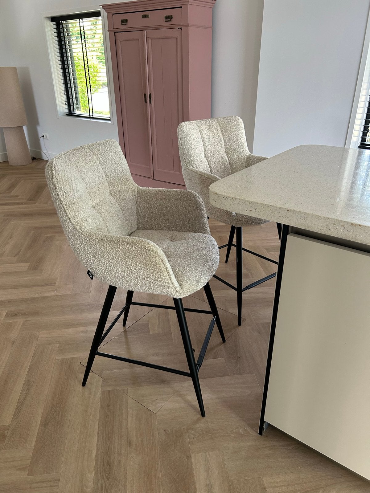 Set van 2 barkrukken met armleuningen - Crème Bouclé, Huis en Inrichting, Stoelen, Ophalen, Twee, Overige kleuren, Zo goed als nieuw