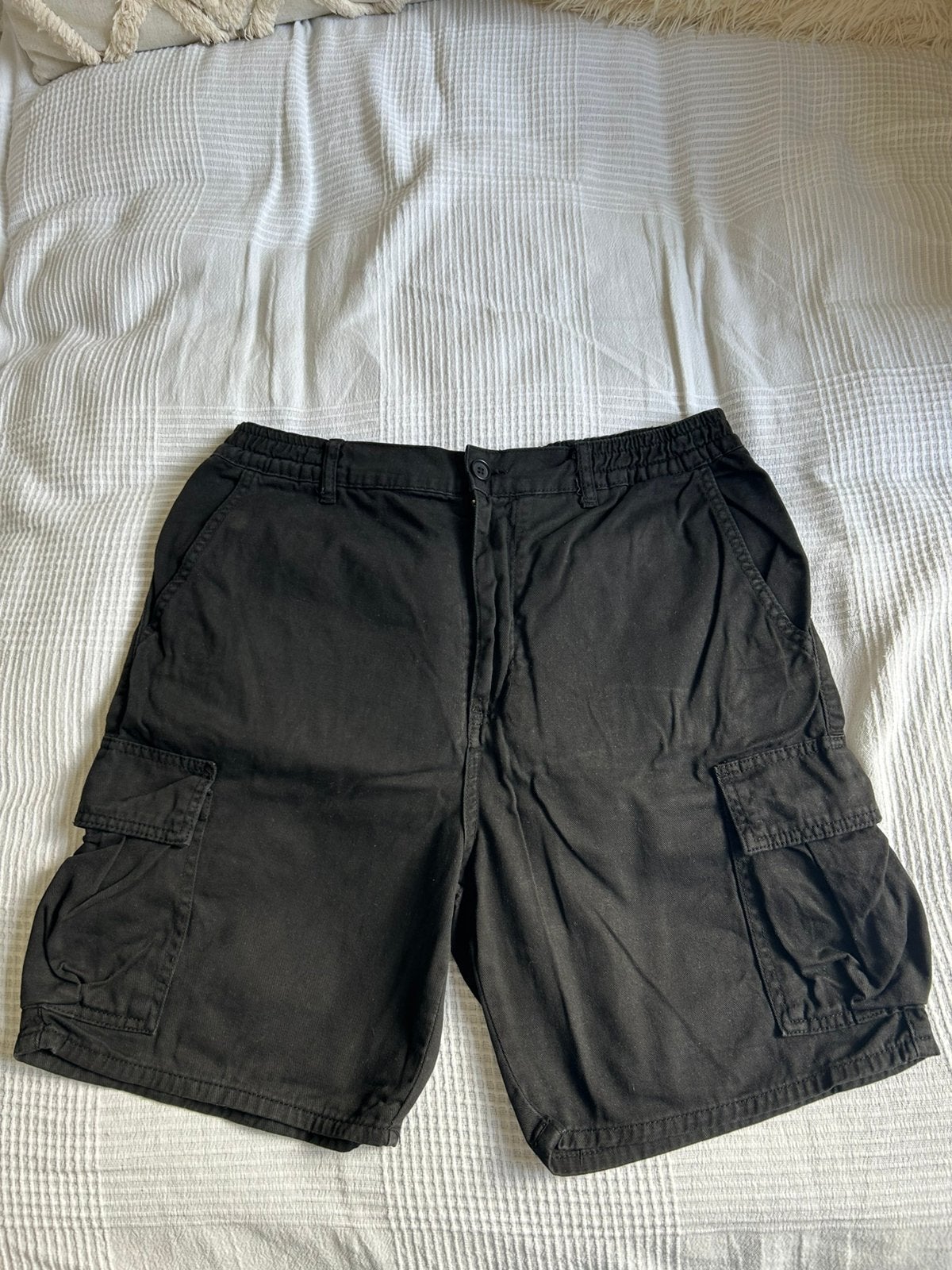 Pull & Bear Zwarte Cargo Shorts Maat L, Ophalen of Verzenden, Zo goed als nieuw, Maat 52/54 (L), Zwart