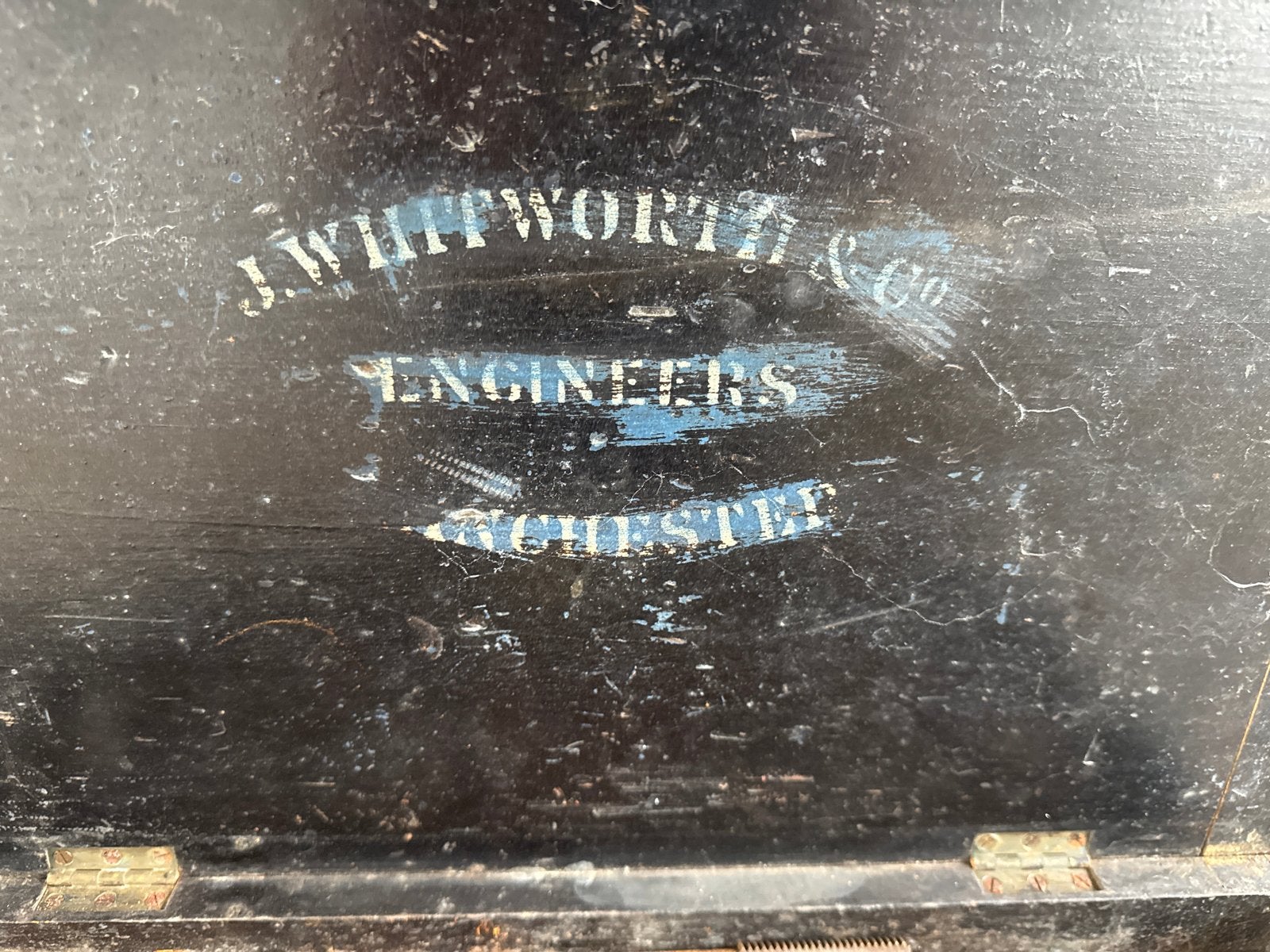 Antiek kistje met roestige tapbouten van J. Whitworth & Co, Ophalen of Verzenden