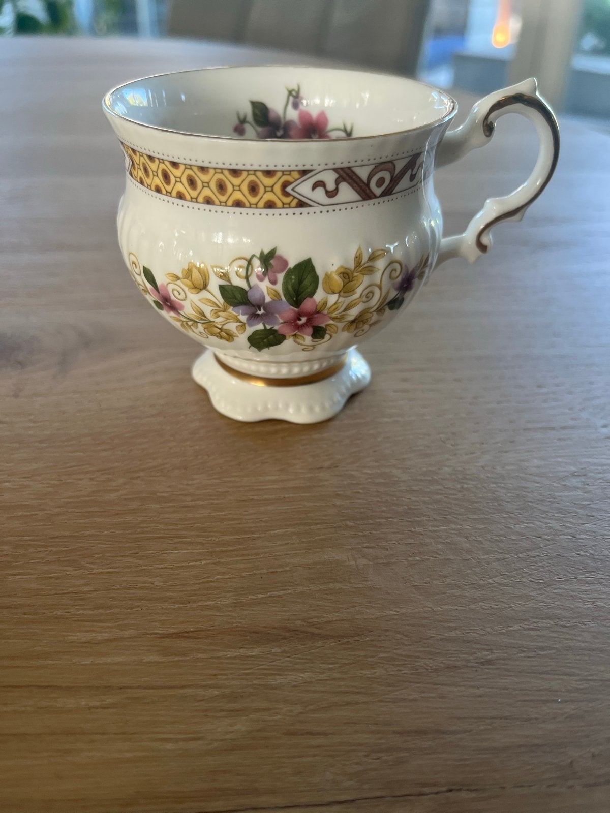 Elizabethen Fine Bone China kopje, Ophalen