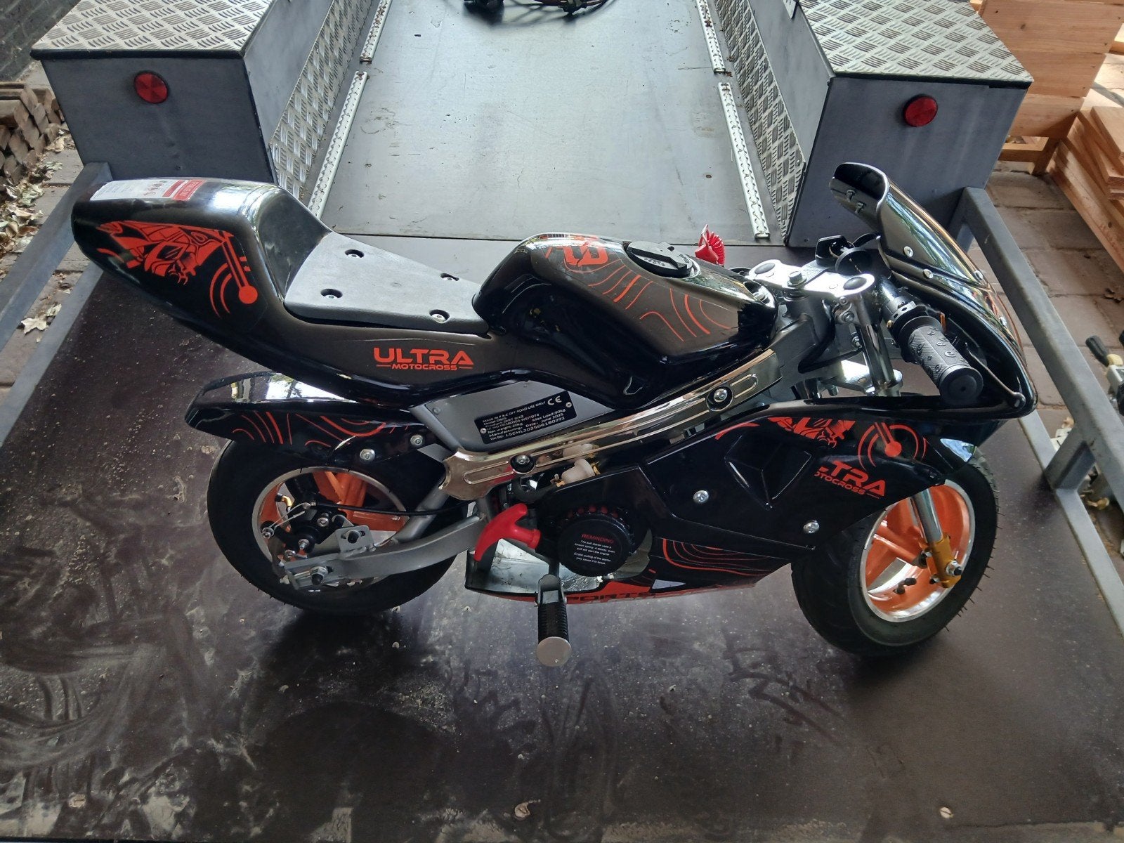 Bijna nw minibike/pocketbike ultra 49cc, Fietsen en Brommers, Minibikes, Midibikes en Pitbikes, Ophalen, Nieuw, Overige typen