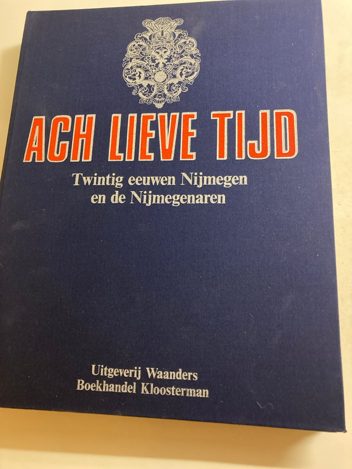 Ach Lieve Tijd: Twintig Eeuwen Nijmegen en de Nijmegenaren, Ophalen of Verzenden, 20e eeuw of later, Zo goed als nieuw