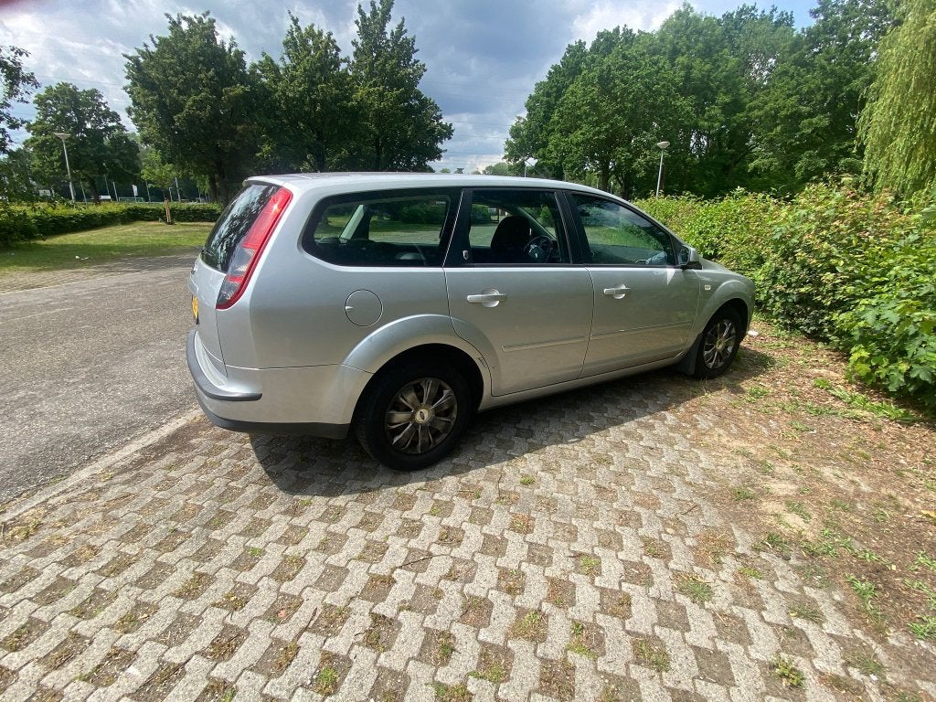 Ford Focus 1.6 74KW Wagon 2005 Grijs, 1596 cc, 4 cilinders, 100 pk, Handgeschakeld