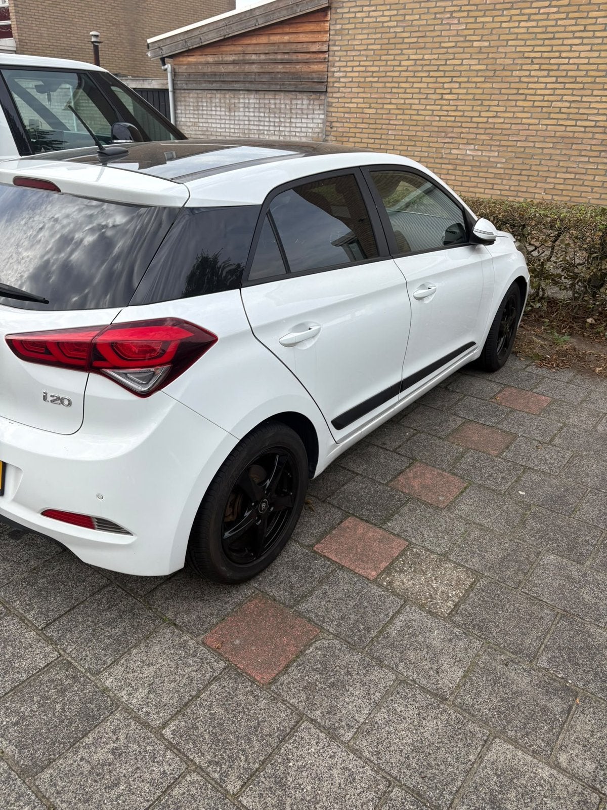 Hyundai i20 1.2 I 5-DRS 2016 Wit, Auto's, 83 pk, 40 €/maand, 4 cilinders, Wit