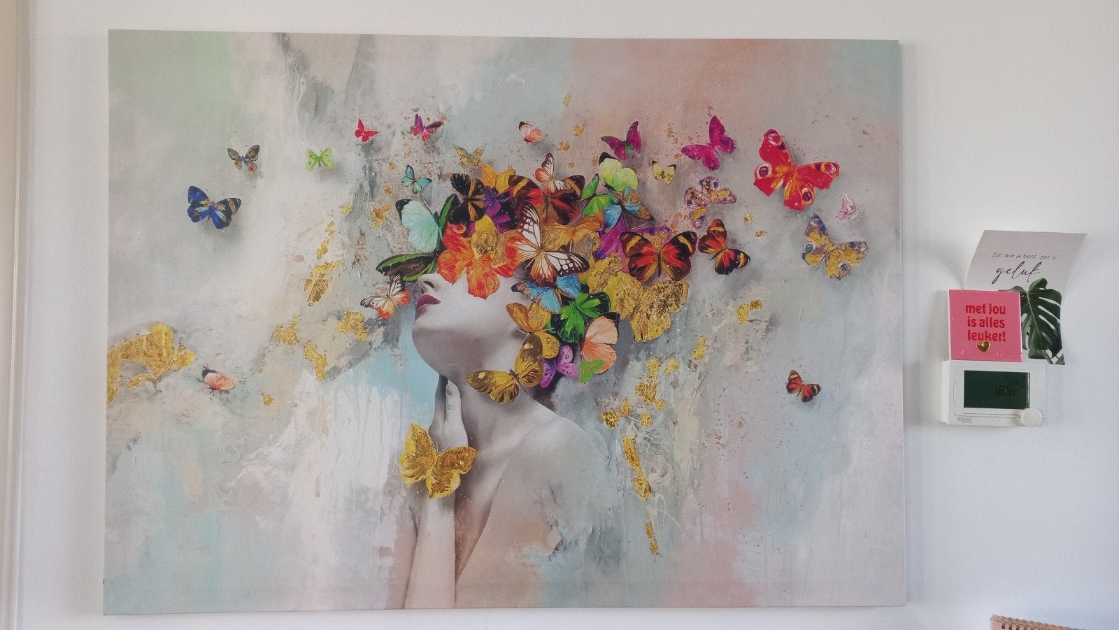 Modern schilderij: Vrouw met vlinders en goudaccenten, Ophalen, Figuren, Op houten frame, Print